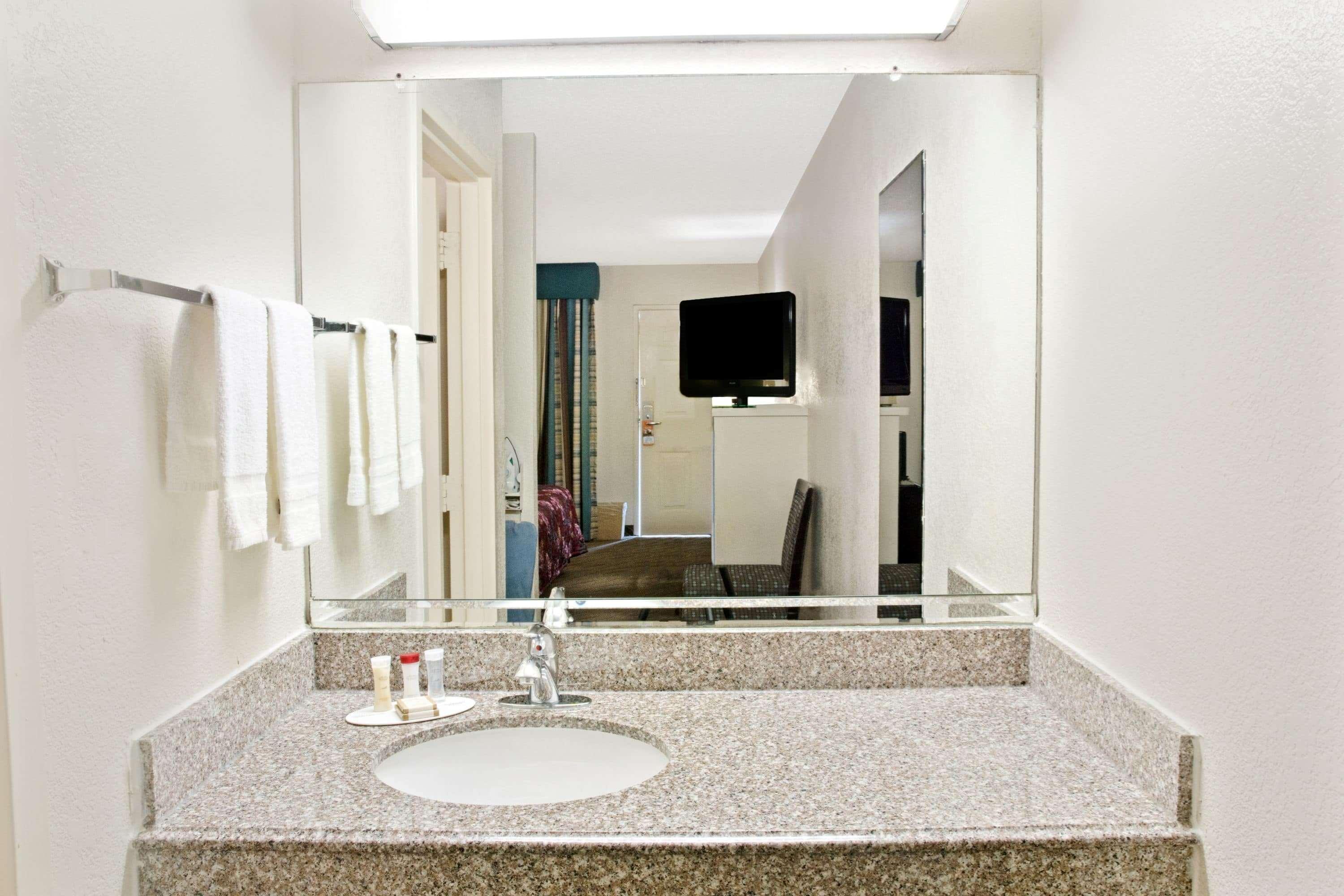 Hotel Howard Johnson By Wyndham Heights Downtown 2*